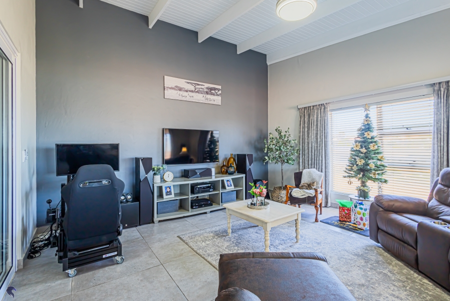 5 Bedroom Property for Sale in Myburgh Park Western Cape